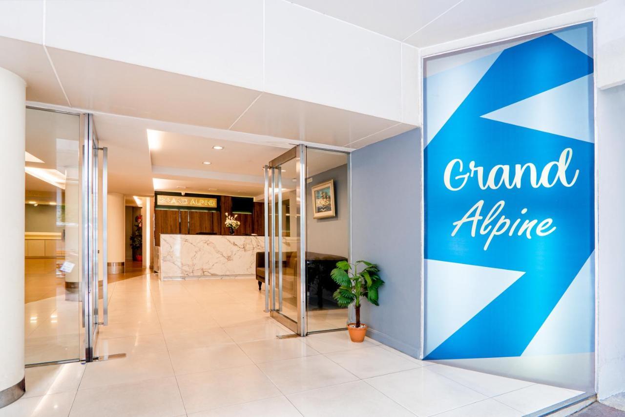 Grand Alpine Hotel Bangkok Exterior foto